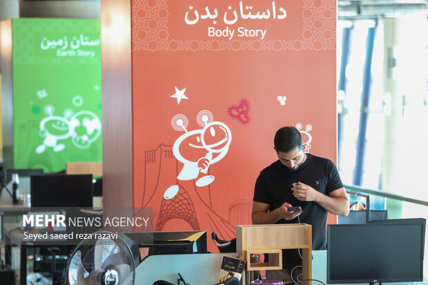 لحظات شاد کودکان در باغ کتاب تهران
