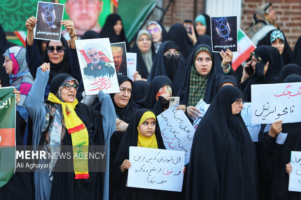 تجمع دانشجویان ارومیه در پی حملات متجاوزانه آمریکا و اسرائیل