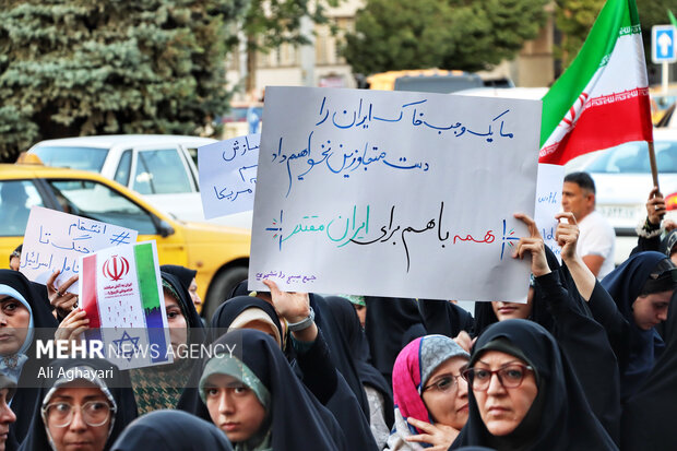 تجمع دانشجویان ارومیه در پی حملات متجاوزانه آمریکا و اسرائیل