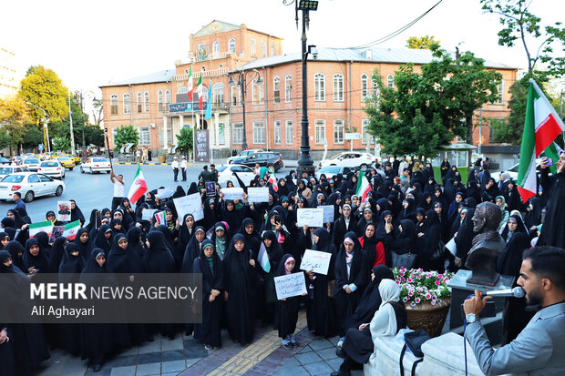تجمع دانشجویان ارومیه در پی حملات متجاوزانه آمریکا و اسرائیل