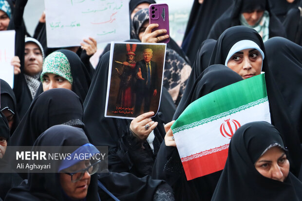 تجمع دانشجویان ارومیه در پی حملات متجاوزانه آمریکا و اسرائیل