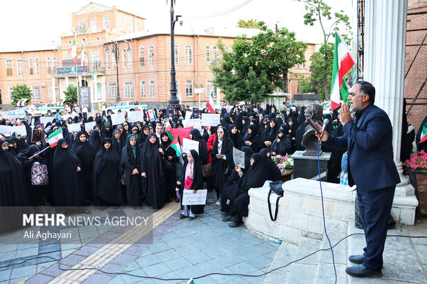 تجمع دانشجویان ارومیه در پی حملات متجاوزانه آمریکا و اسرائیل