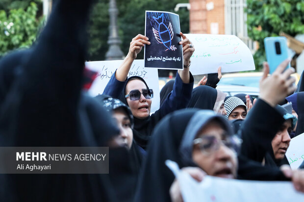 تجمع دانشجویان ارومیه در پی حملات متجاوزانه آمریکا و اسرائیل