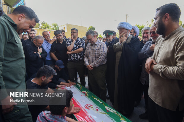 تشییع پیکر شهید راه وطن «حمیدرضا ادیب» در کرج