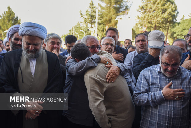 تشییع پیکر شهید راه وطن «حمیدرضا ادیب» در کرج