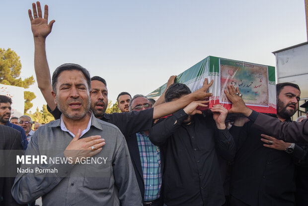 تشییع پیکر شهید راه وطن «حمیدرضا ادیب» در کرج