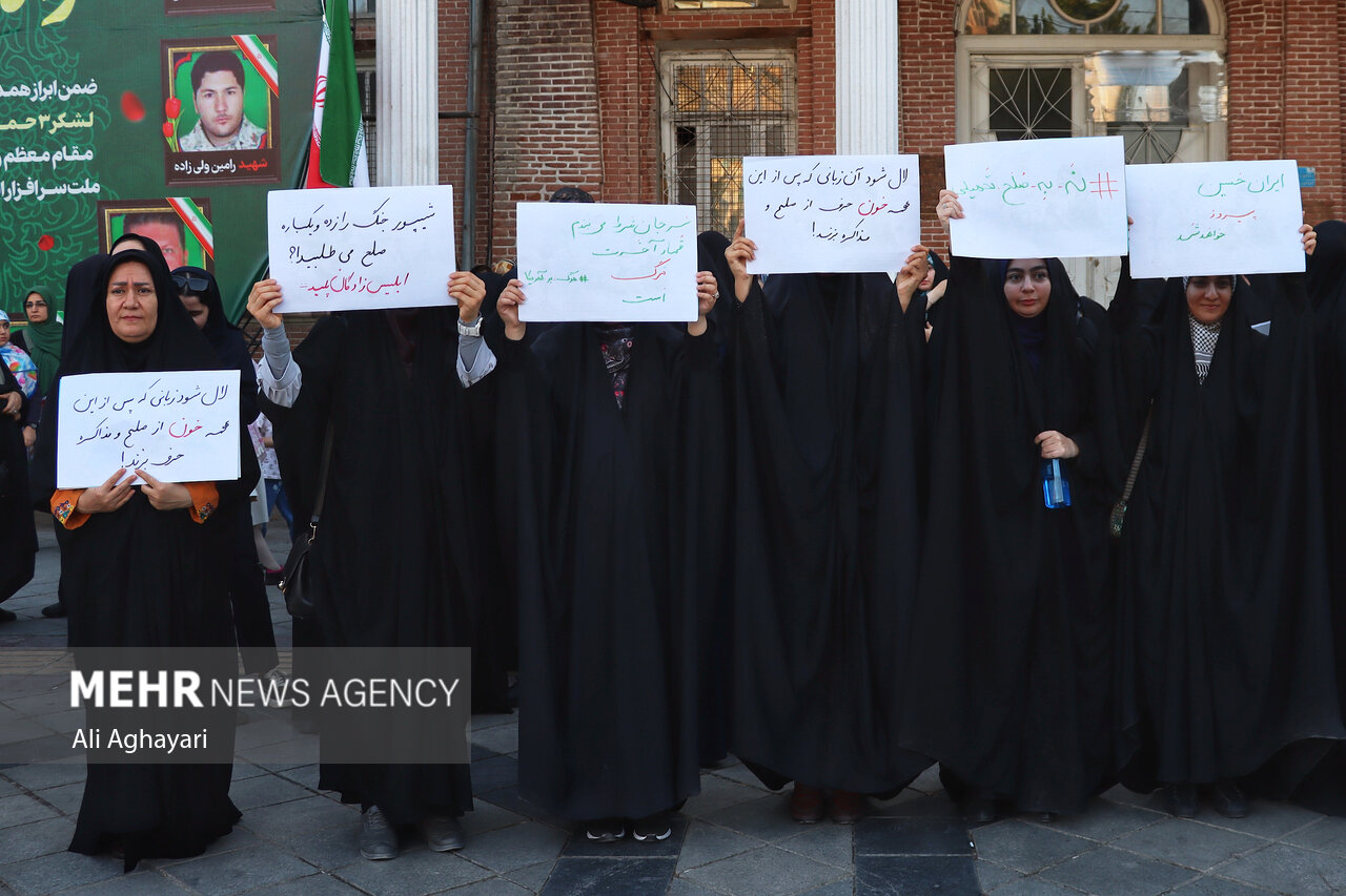 طنین فریاد مرگ بر اسراییل در میدان انقلاب ارومیه