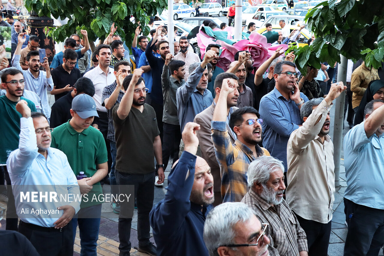 طنین فریاد مرگ بر اسراییل در میدان انقلاب ارومیه