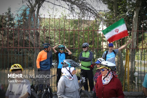 همایش دوچرخه سواری عمومی در قالب پویش «من ایرانم» در مشهد