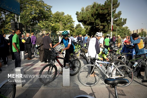 همایش دوچرخه سواری عمومی در قالب پویش «من ایرانم» در مشهد