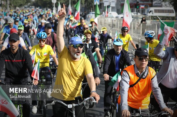 همایش دوچرخه سواری عمومی در قالب پویش «من ایرانم» در مشهد