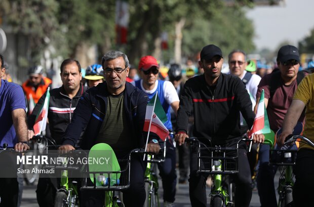 همایش دوچرخه سواری عمومی در قالب پویش «من ایرانم» در مشهد
