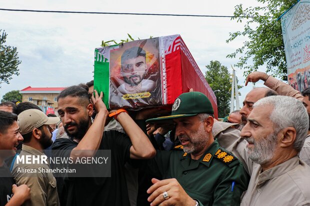 تشییع پیکر شهید راه وطن «امیر حسین صالحی» در رشت
