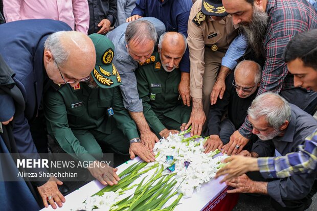 تشییع پیکر شهید راه وطن «امیر حسین صالحی» در رشت