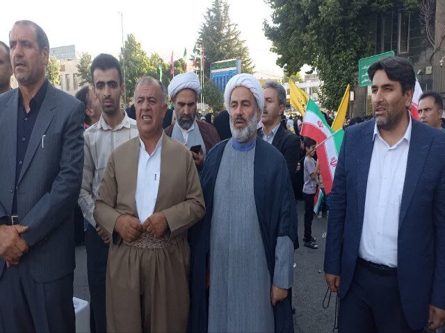 اجتماع مردم سنندج در حمایت از رزمندگان سلحشور مدافع میهن برگزار شد