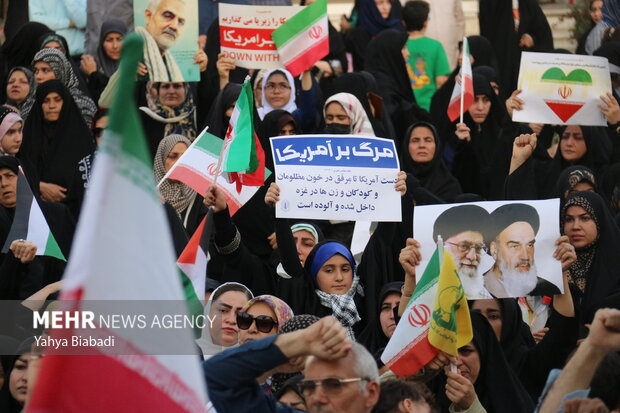 اجتماع مردم کرمانشاه در حمایت از نیروهای مسلح