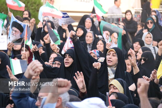 اجتماع مردم کرمانشاه در حمایت از نیروهای مسلح