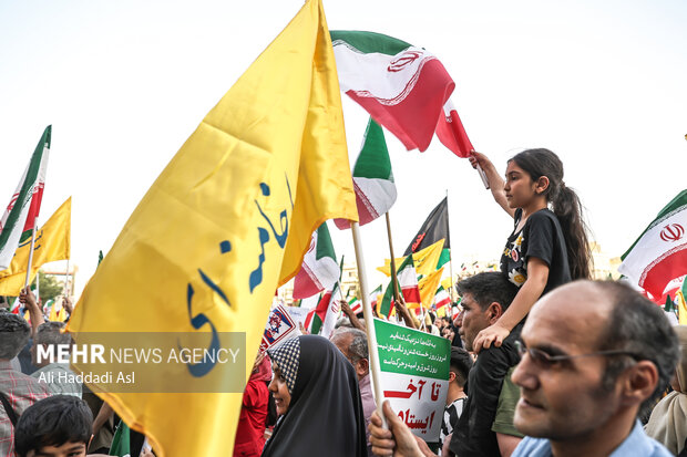 تجمع مردمی حمایت از عملیات «بشارت فتح» در تهران 9