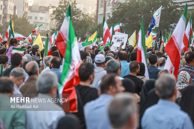 تجمع مردمی حمایت از عملیات «بشارت فتح» در تهران 11