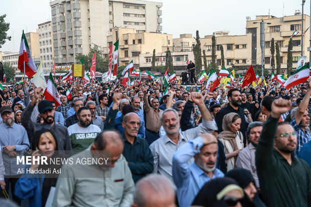 تجمع مردمی حمایت از عملیات «بشارت فتح» در تهران 14