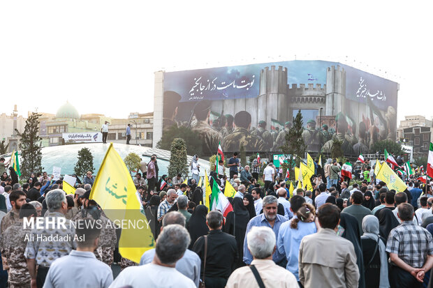 تجمع مردمی حمایت از عملیات «بشارت فتح» در تهران 20