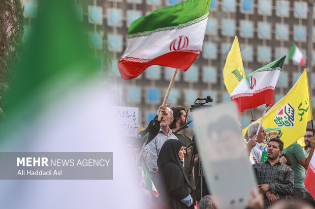 تجمع مردمی حمایت از عملیات «بشارت فتح» در تهران 26