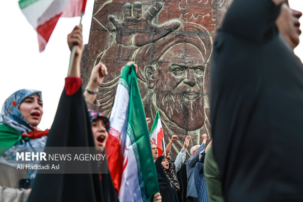 تجمع مردمی حمایت از عملیات «بشارت فتح» در تهران 21