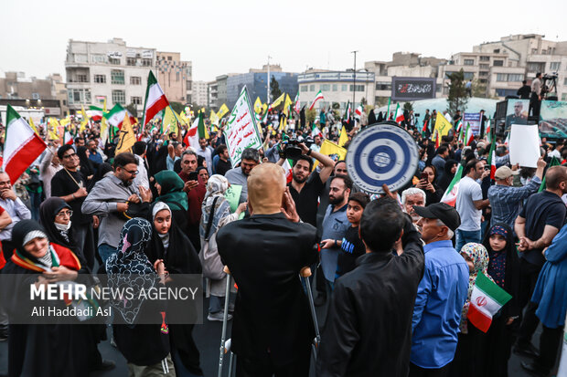 Tehraners rally in support of armed forces victory promise op
