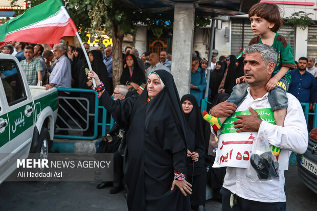 تجمع مردمی حمایت از عملیات «بشارت فتح» در تهران 31