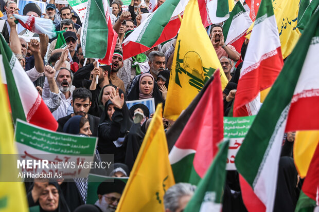 تجمع مردمی حمایت از عملیات «بشارت فتح» در تهران 32