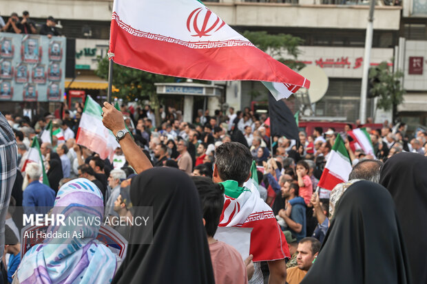 تجمع مردمی حمایت از عملیات «بشارت فتح» در تهران 33