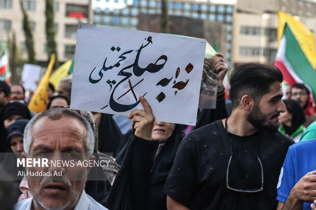 تجمع مردمی حمایت از عملیات «بشارت فتح» در تهران 37