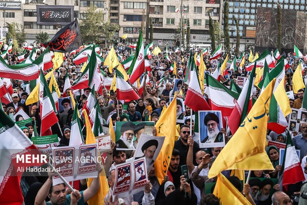 تجمع مردمی حمایت از عملیات «بشارت فتح» در تهران 36