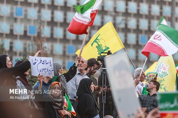 تجمع مردمی حمایت از عملیات «بشارت فتح» در تهران 39