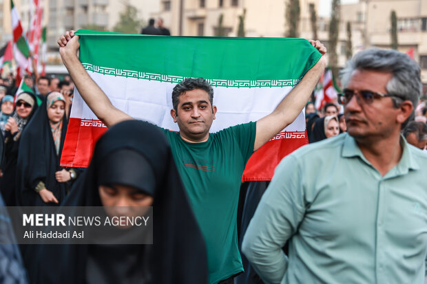 تجمع مردمی حمایت از عملیات «بشارت فتح» در تهران 40
