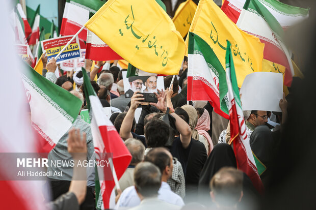 تجمع مردمی حمایت از عملیات «بشارت فتح» در تهران 41