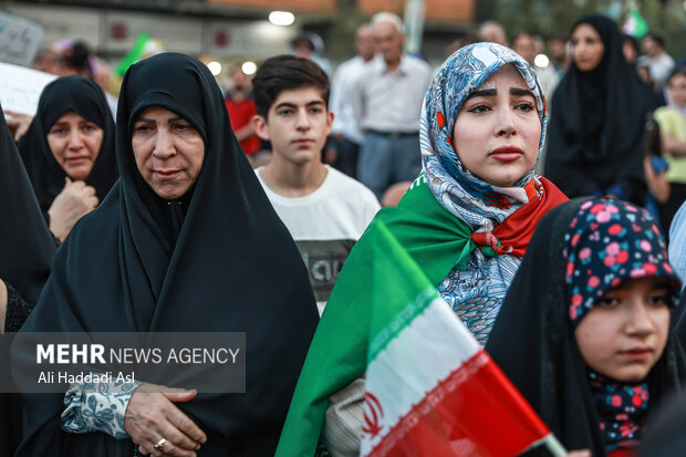 تجمع مردمی حمایت از عملیات «بشارت فتح» در تهران 47