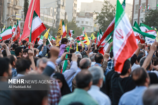 تجمع مردمی حمایت از عملیات «بشارت فتح» در تهران 49