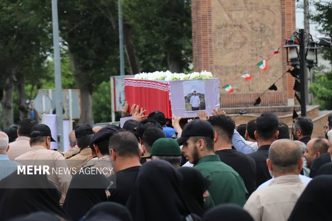 پیکر شهید «امیرحسین صالحی» در رشت تشییع شد پیکر شهید «امیرحسین صالحی» در رشت تشییع شد