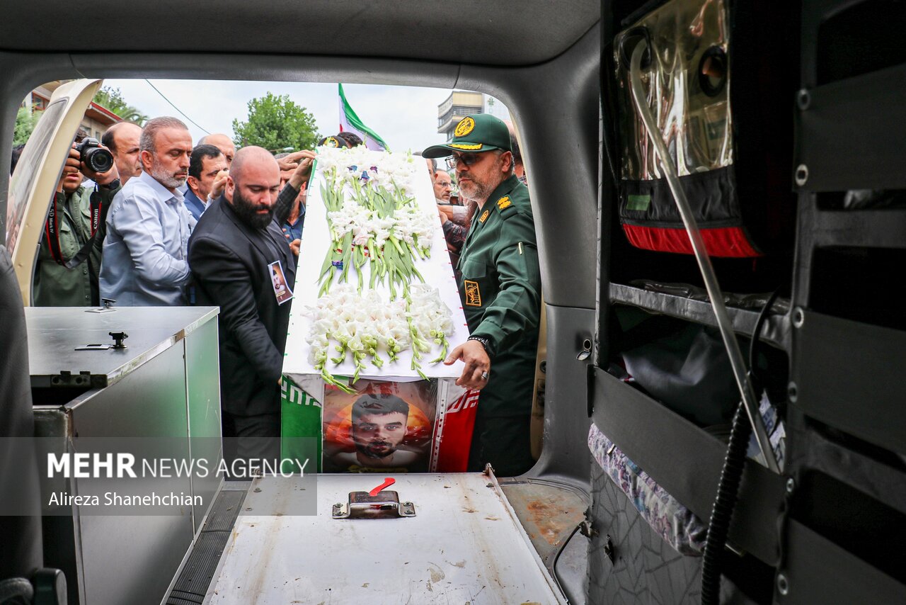 تشییع پیکر شهید راه وطن «امیر حسین صالحی» در رشت تشییع پیکر شهید راه وطن «امیر حسین صالحی» در رشت