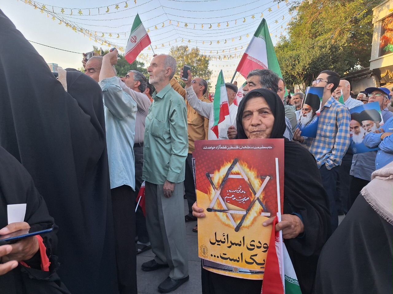 تجمع مردم اراک در حمایت از عملیات «بشارت فتح»