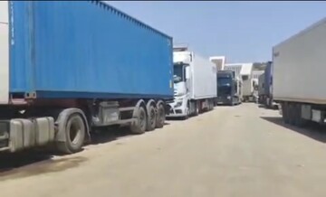 تاکید کامیون‌داران در مرز باشماق بر دفاع از خاک میهن