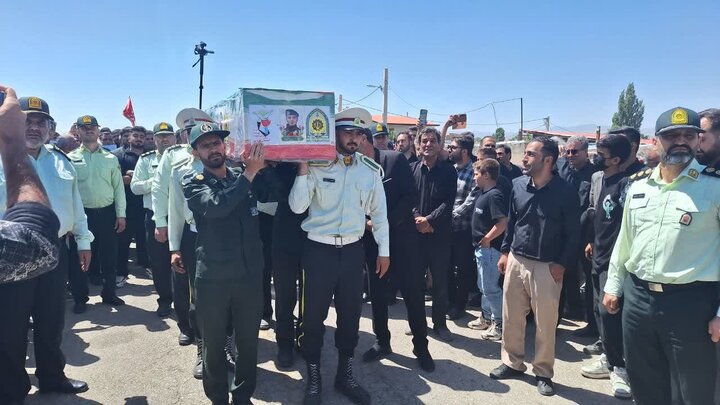 وداع باشکوه مردم آوج با پیکر سرباز شهید «عباس پناهی»