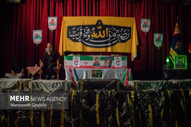 تشییع پیکر شهید «میلاد ملک» بر روی دستان مردم شاهرود