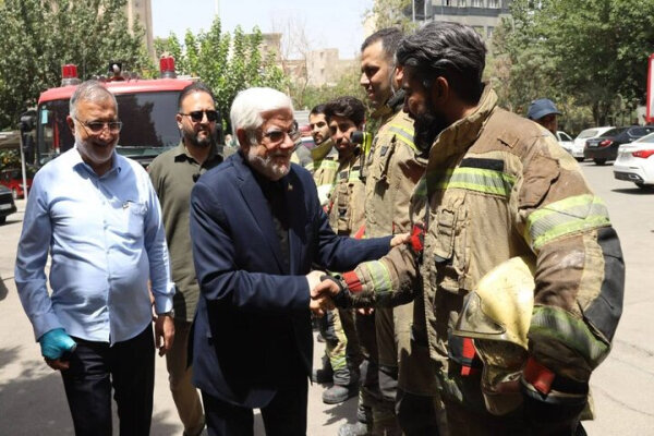 عارف: آتش نشانان رزمندگان همیشه در صحنه هستند