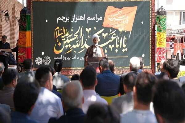 پرچم عزای حسینی در ارومیه به اهتزاز درآمد