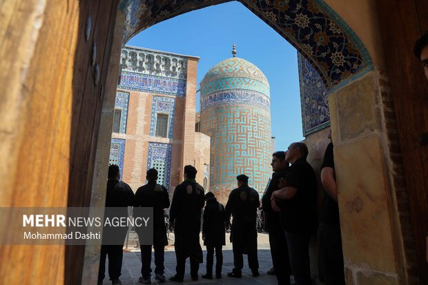 آئین سنتی «طشت گذاری» در بقعه شیخ صفی الدین اردبیل