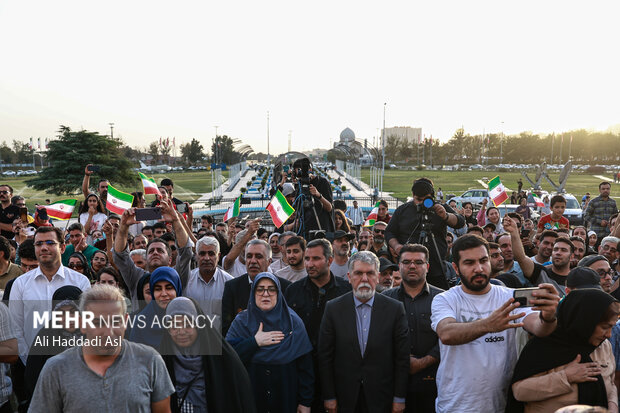 اجرای ارکستر سمفونیک تهران در میدان آزادی
