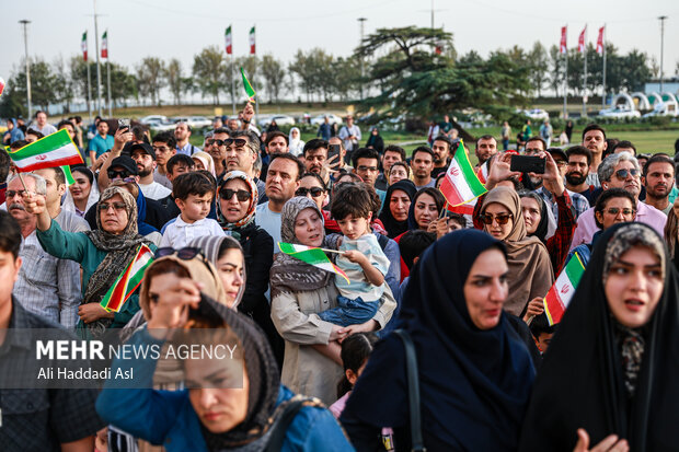 اجرای ارکستر سمفونیک تهران در میدان آزادی