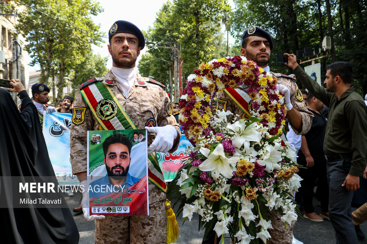 تصاویری از مراسم وداع با پیکر شهید «مهران منوری» در فومن تصاویری از مراسم وداع با پیکر شهید «مهران منوری» در فومن